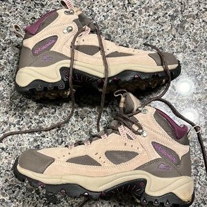Columbia women’s hiking boots